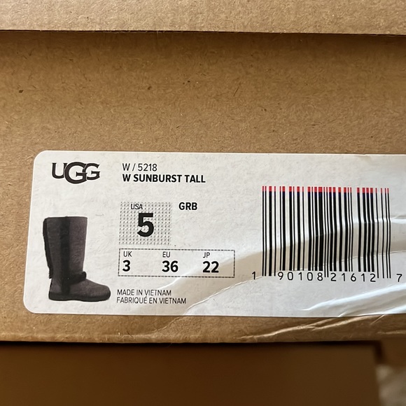 Uggs - Picture 3 of 3